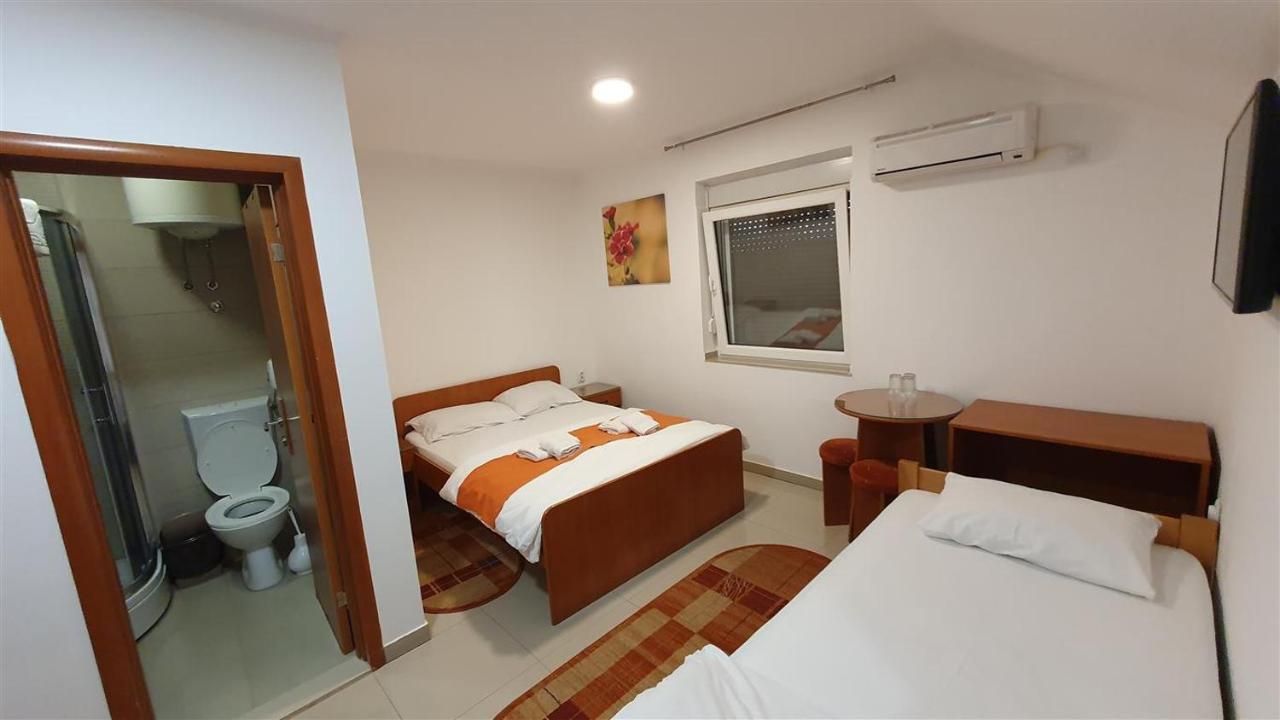 Rooms Gat Subotica Exteriör bild