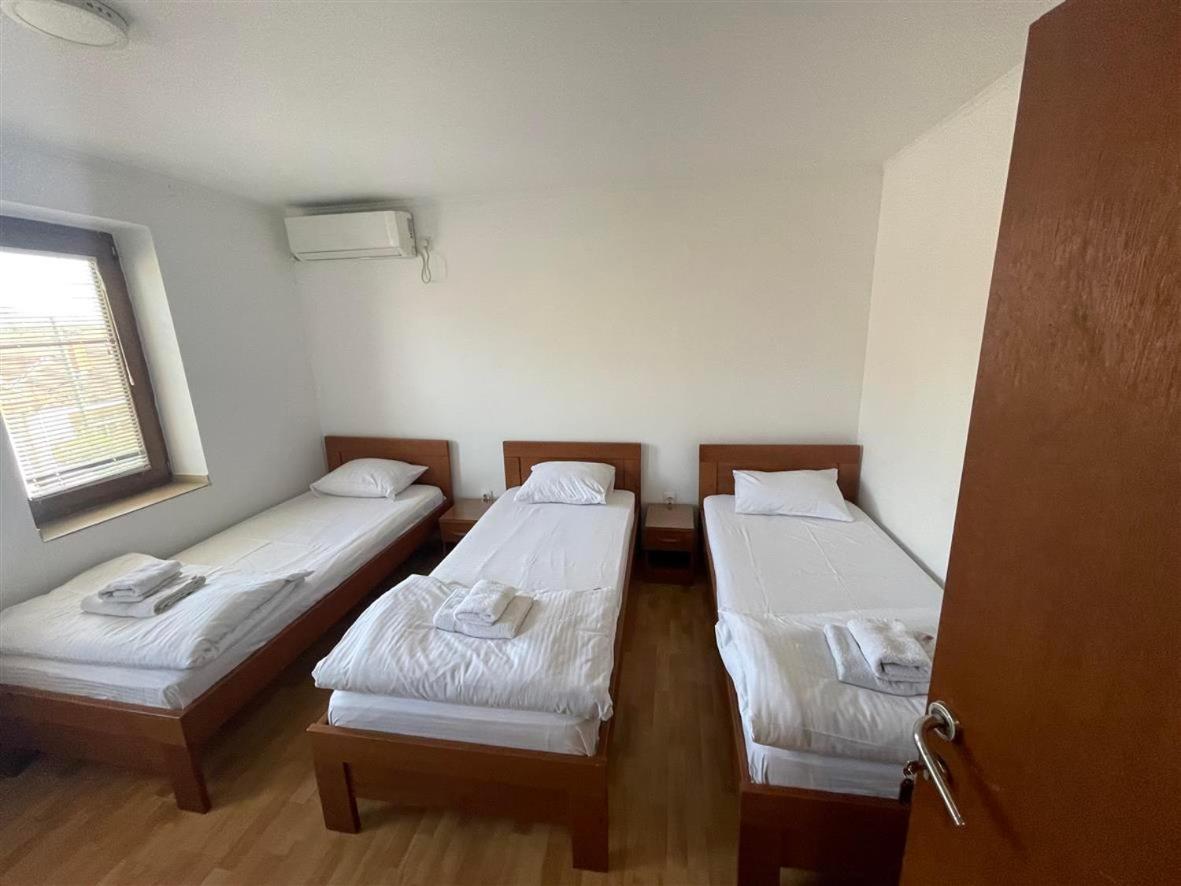 Rooms Gat Subotica Exteriör bild