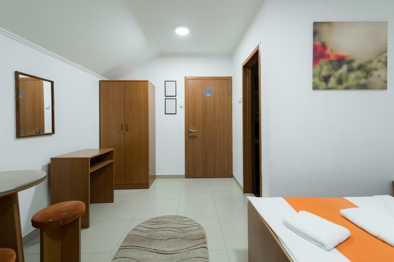 Rooms Gat Subotica Exteriör bild