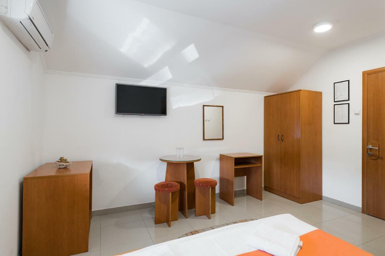 Rooms Gat Subotica Exteriör bild