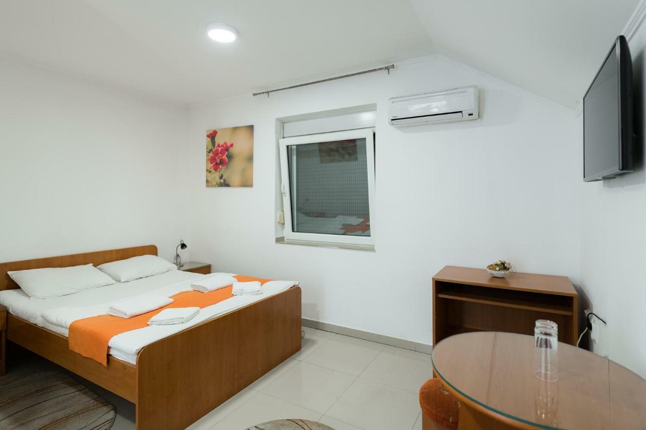 Rooms Gat Subotica Exteriör bild